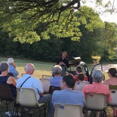 Concert de Fabio sous le frêne